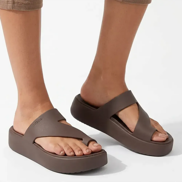 Crocs Getaway Platform Toe Loop - Truffle