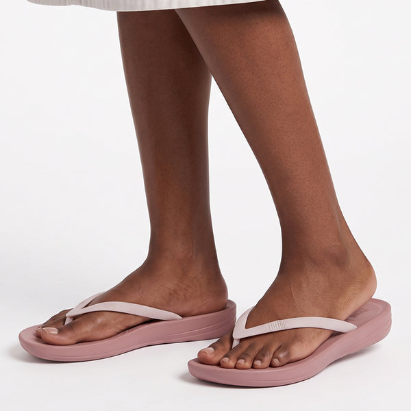 FitFlop iQushion X Pantone Flip-Flops - Cameo Brown