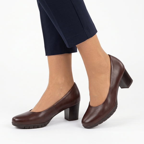 Soft Style Makana Court Heels - Chocolate