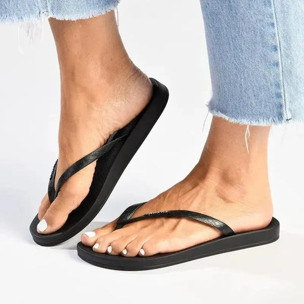 Ipanema Anatonica Thong Sandals - Black