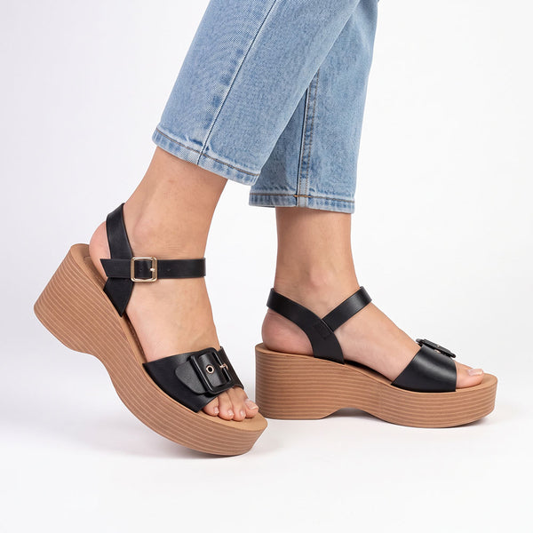Madison Heart of New York Stacked Platform Sandals - Black