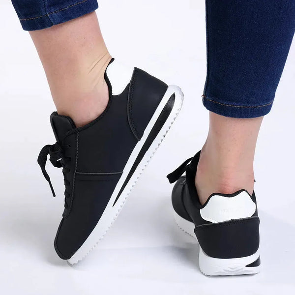 Madison Juri Lace Up Sneaker - Black/White