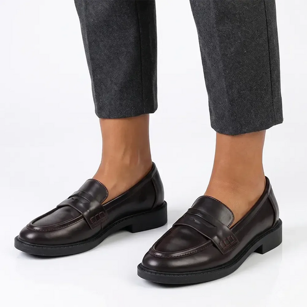 Madison Magnolia Loafer with Saddle - Chocolate