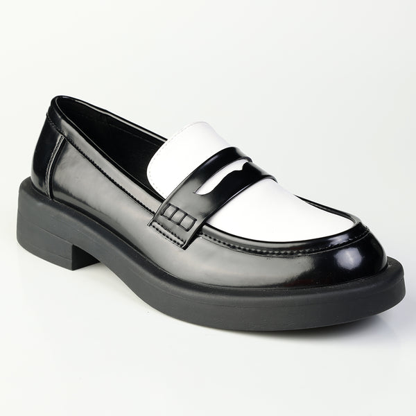 Madison Blessing Cut Out Saddle Loafer - Black / White