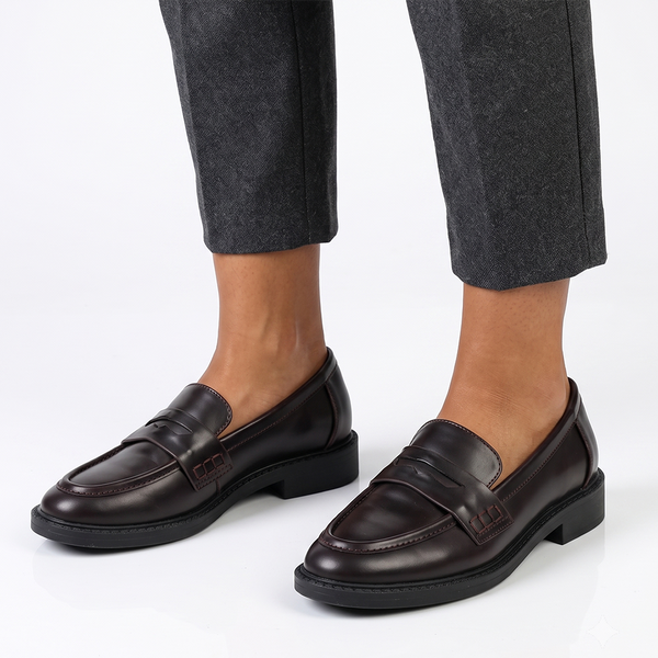 Madison Magnolia Loafer with Saddle - Chocolate