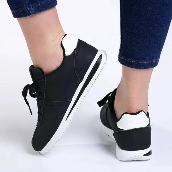 Madison Juri Sneaker - Black/White