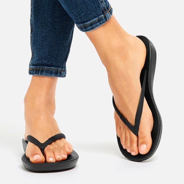Fit Flop iQushion Ergonomic Flip-Flops - All Black